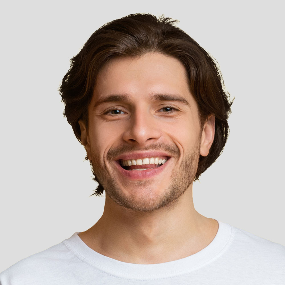 Collage de portraits de collaborateurs souriants