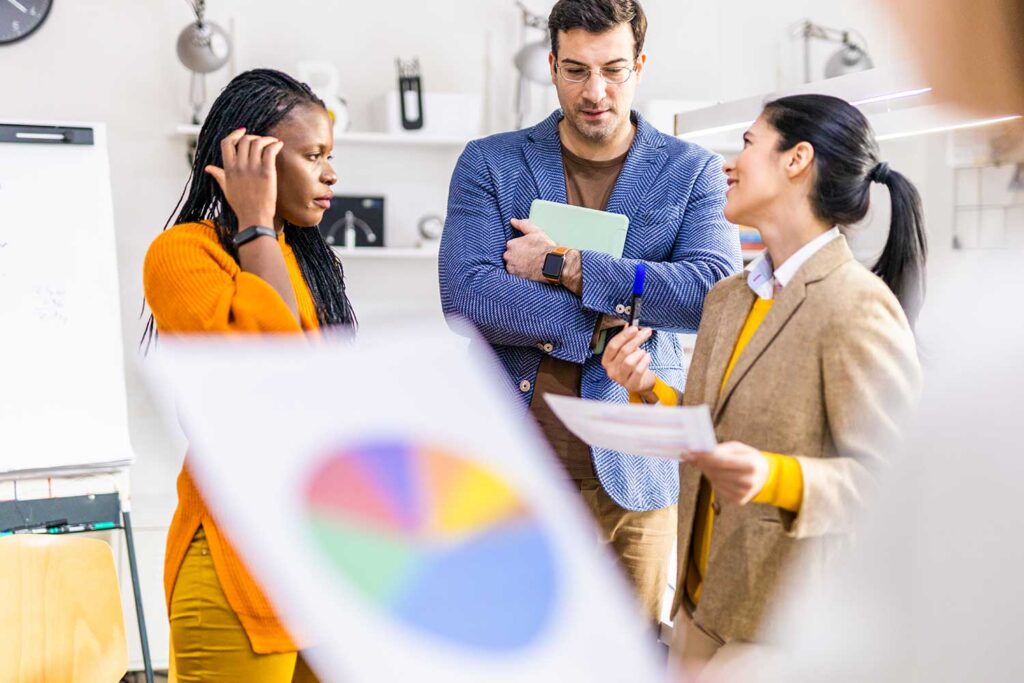 Équipe travaillant dans un espace de travail partagé